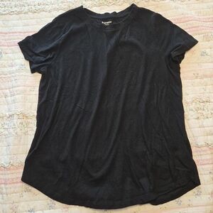 Black old navy everywhere tee shirt. Size small